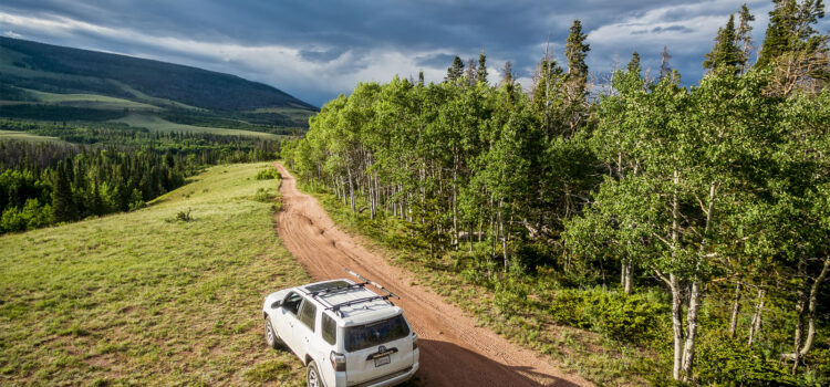 jeep navigating trails in colorado