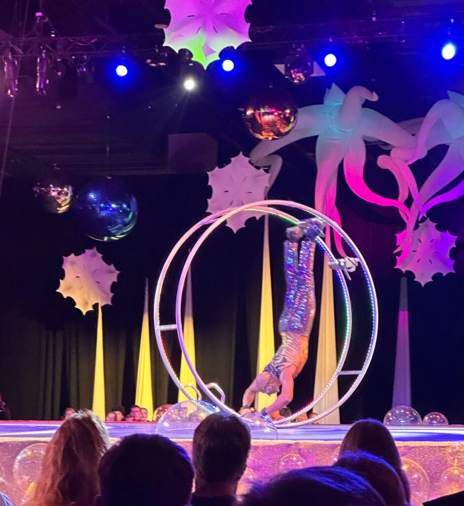 Cirque: Frost show at Gaylord Rockies Christmas